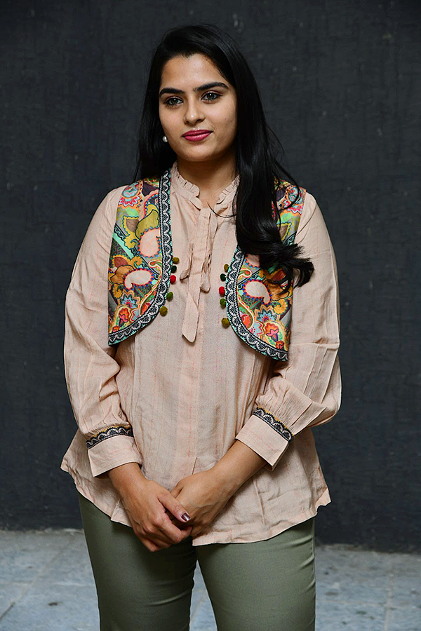 Actress_20Kavya_20Kalyanram_20Photos_25.jpg 23