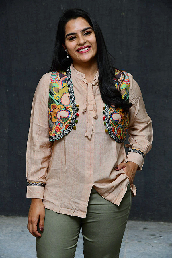 Actress_20Kavya_20Kalyanram_20Photos_5.jpg 4