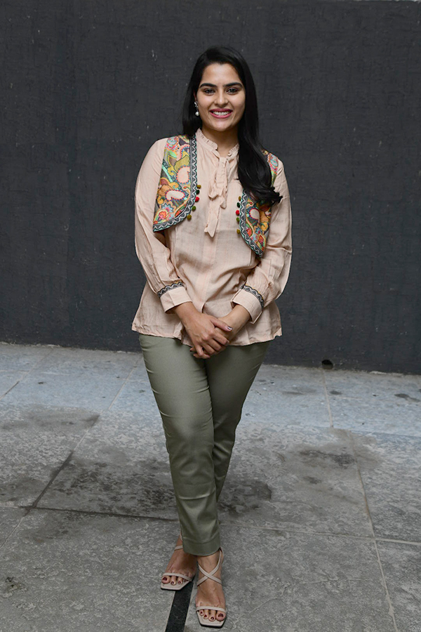 Actress_20Kavya_20Kalyanram_20Photos_7.jpg 6