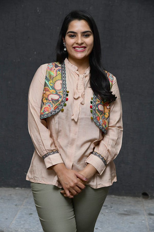 Actress_20Kavya_20Kalyanram_20Photos_8.jpg 7