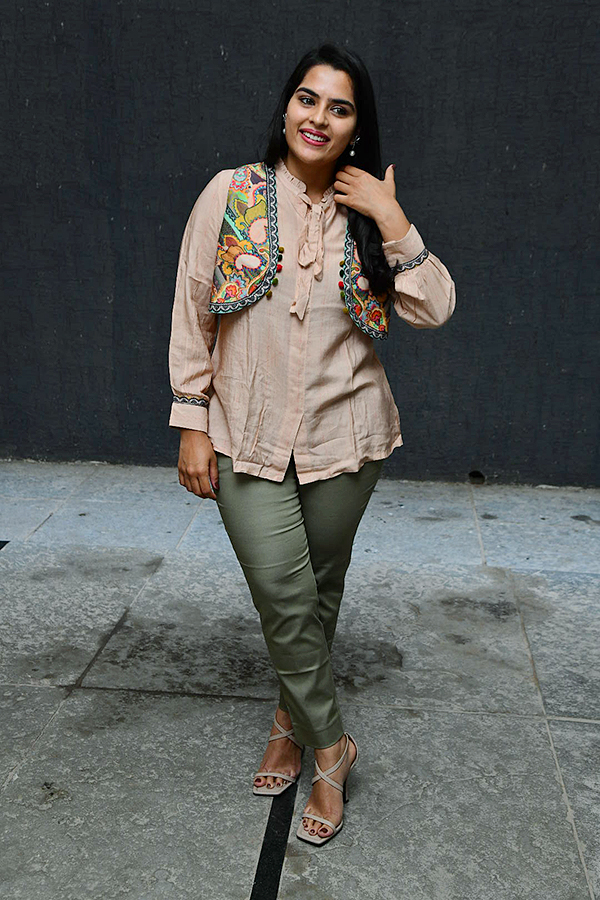 Actress_20Kavya_20Kalyanram_20Photos_9.jpg 8