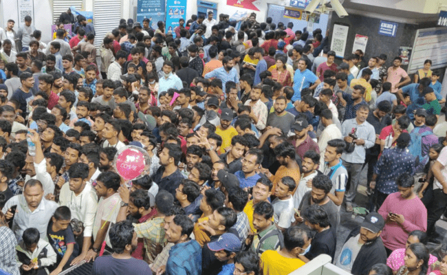 crowd1.jpg