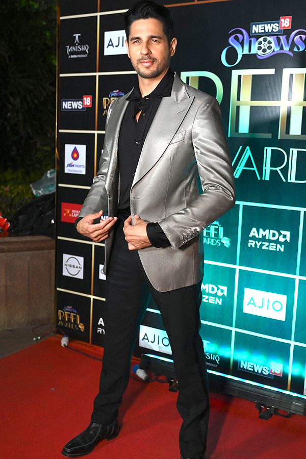 Bollywood_20Actor_20News18_20Showsha_20Reel_20Awards_20Ceremony_20-16.jpg 16