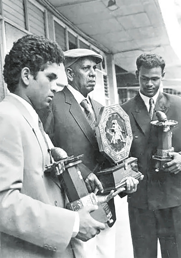 Rare_20Photos_20Of_20Sachin_20Tendulkar_20-36.jpg 33