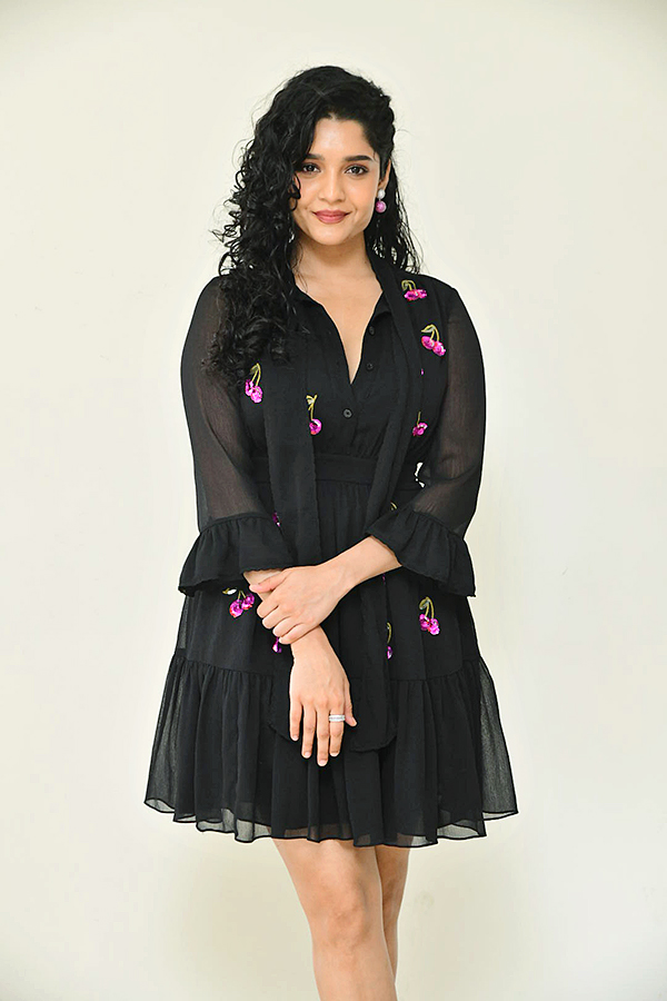 Ritika_20Singh_20Latest_20Pictures-10.jpg 9