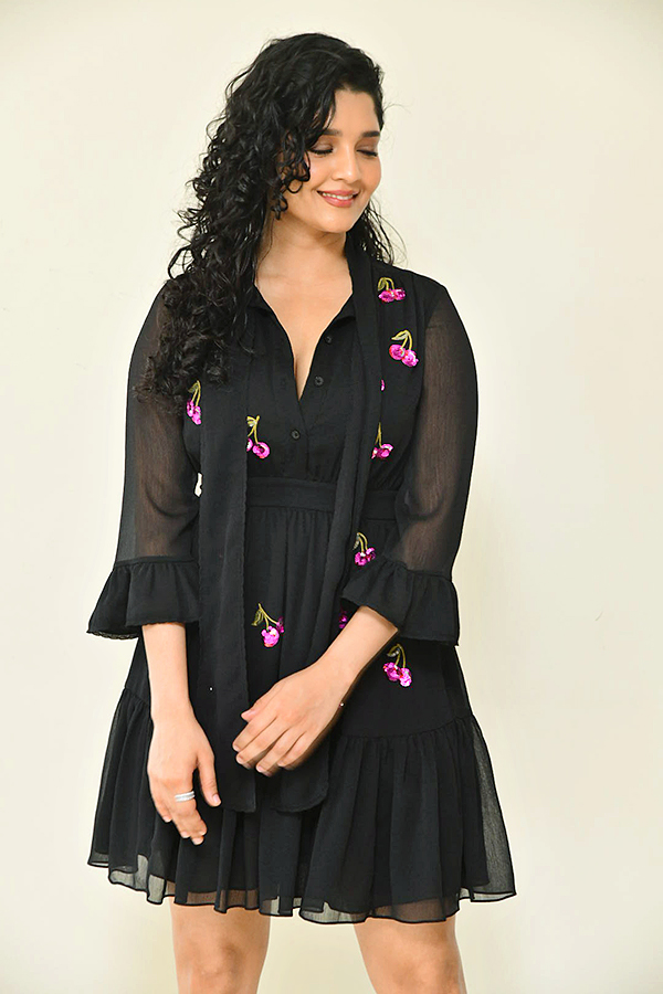 Ritika_20Singh_20Latest_20Pictures-4.jpg 4