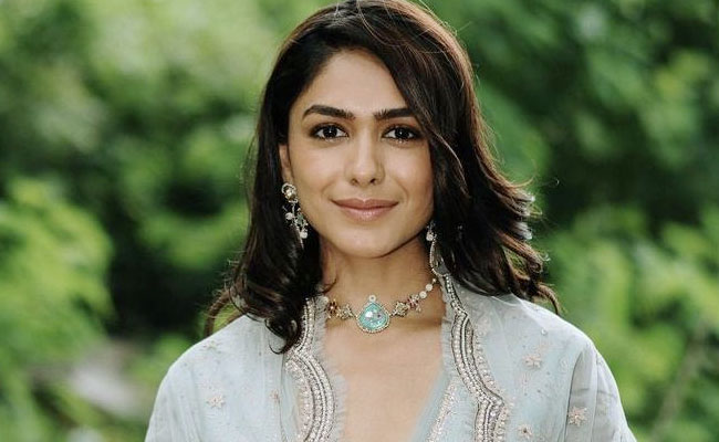 mrunal-thakur.jpg