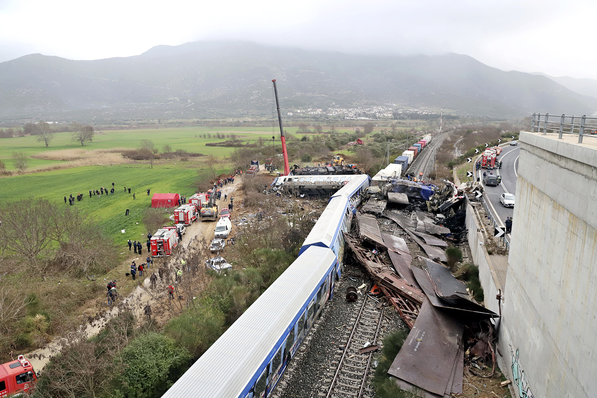 010320230346-Greece-Train-C.jpg 10