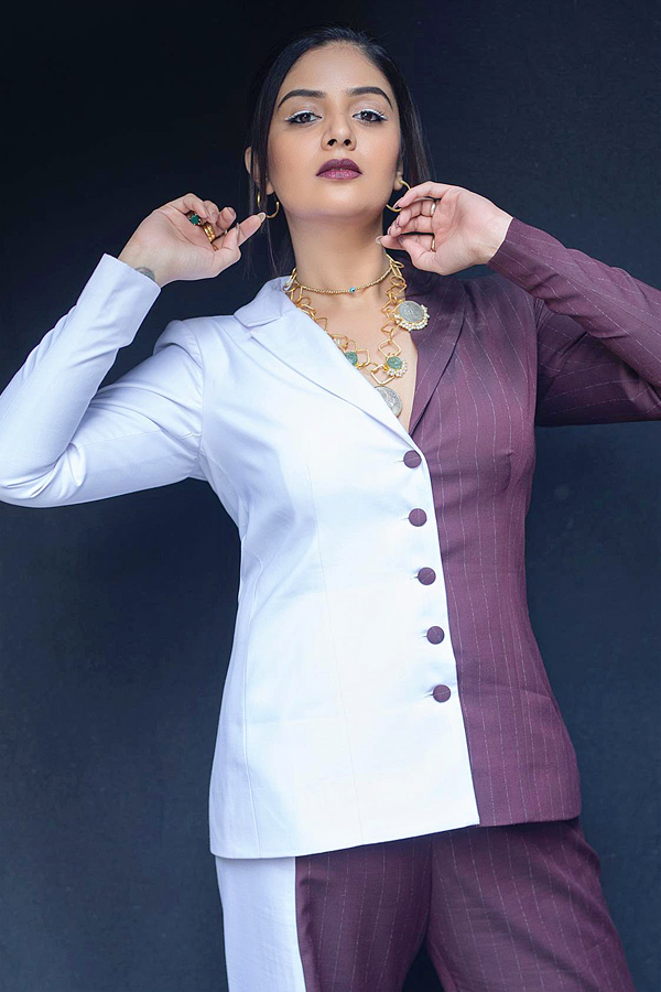 Sreemukhi-10.jpg 12