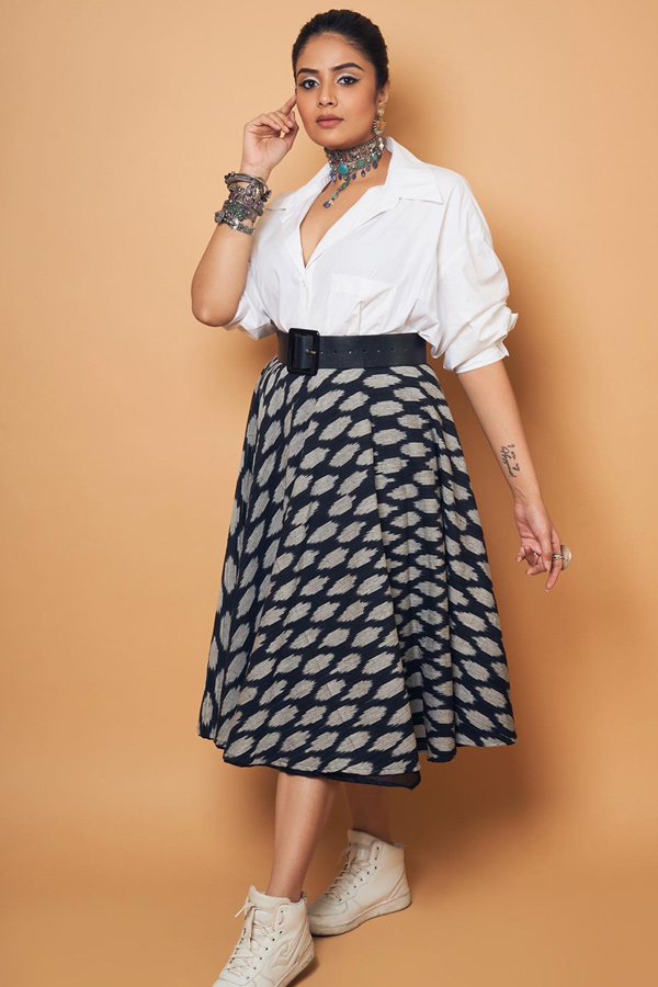 Sreemukhi-3.jpg 5