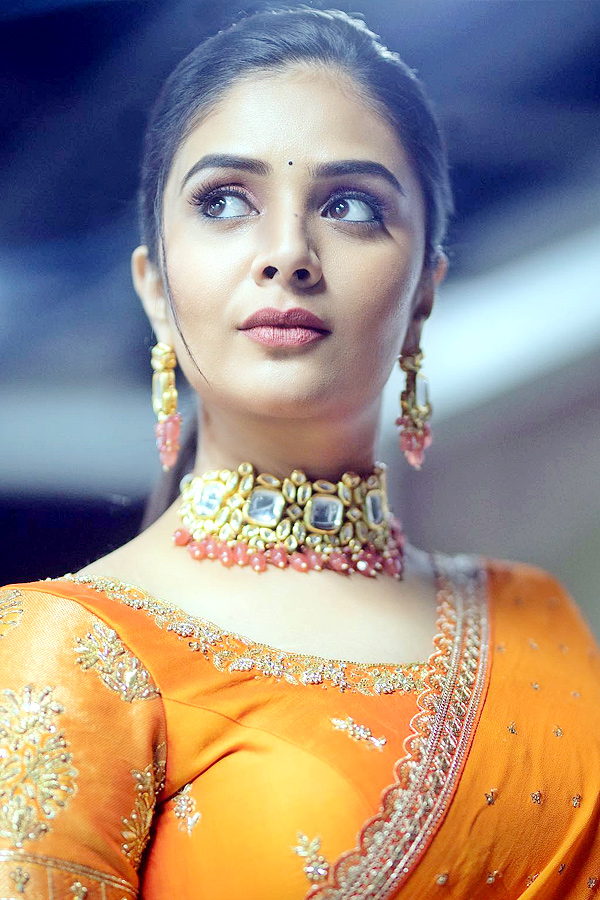 Sreemukhi-5.jpg 7