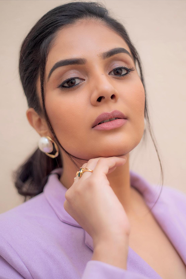 Sreemukhi-6.jpg 8