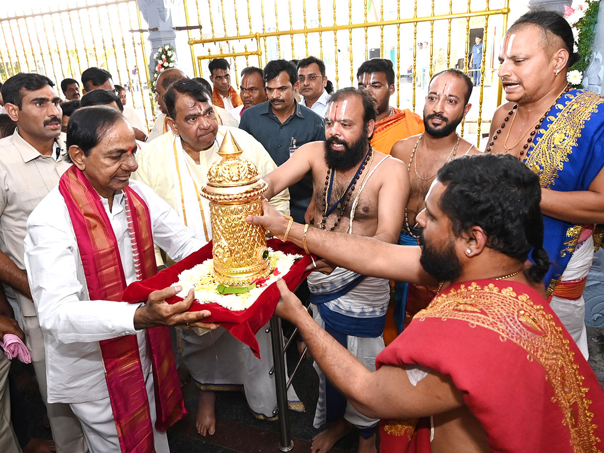KCR_20Visits_20Venkateshwara_20Swamy_20Temple_20in_20Kamareddy-1.jpg 1