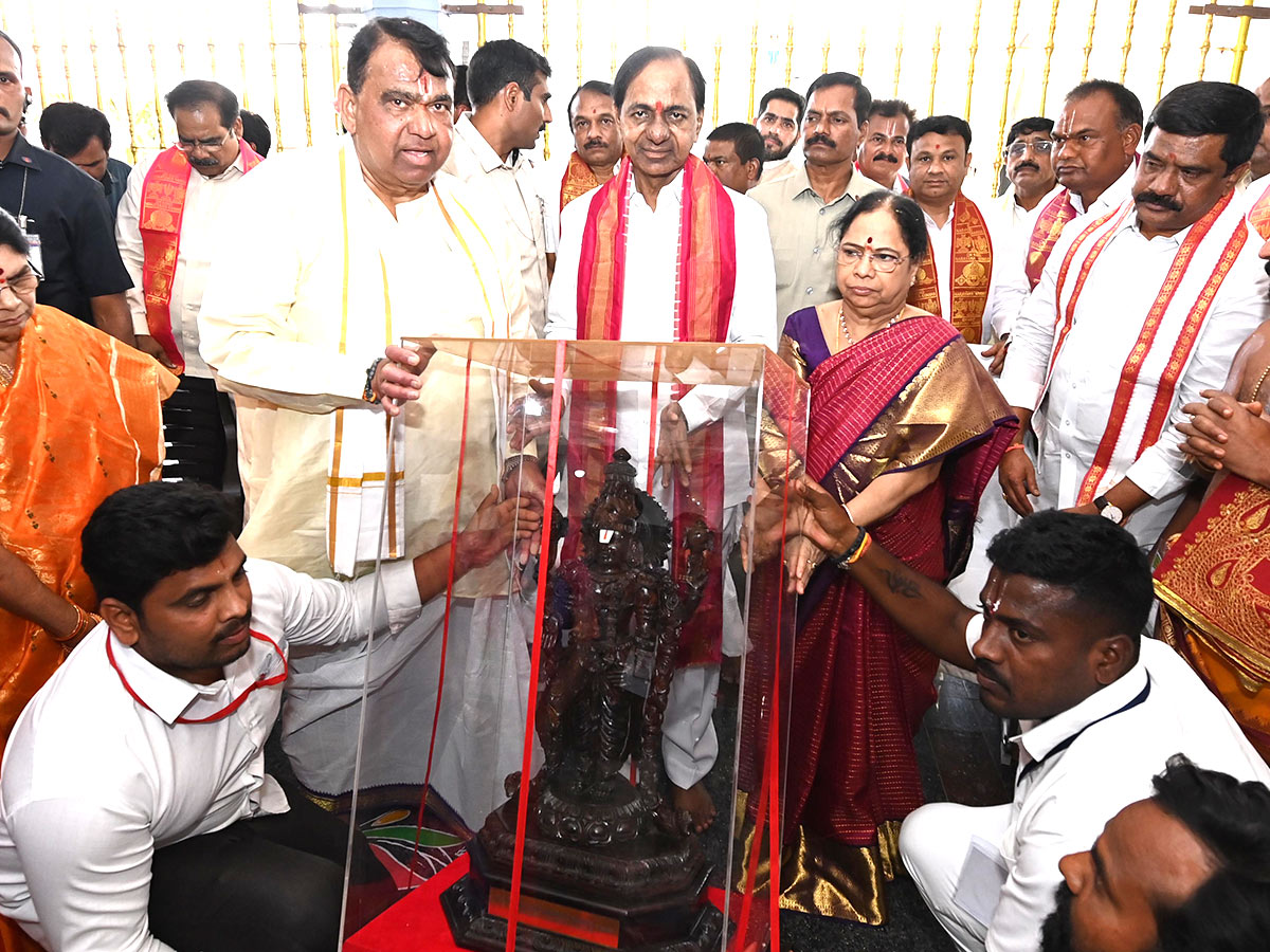 KCR_20Visits_20Venkateshwara_20Swamy_20Temple_20in_20Kamareddy-10.jpg 10