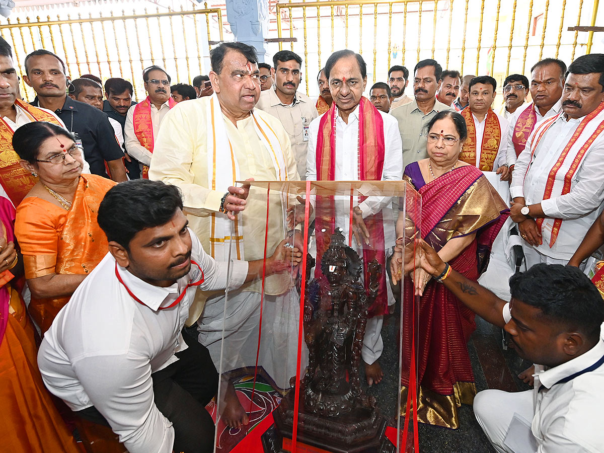 KCR_20Visits_20Venkateshwara_20Swamy_20Temple_20in_20Kamareddy-11.jpg 11