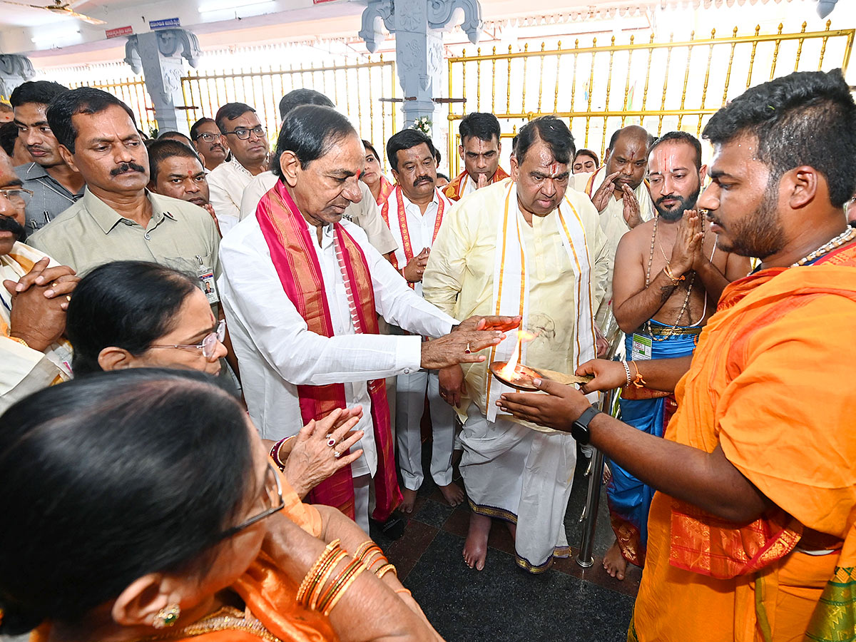 KCR_20Visits_20Venkateshwara_20Swamy_20Temple_20in_20Kamareddy-16.jpg 16