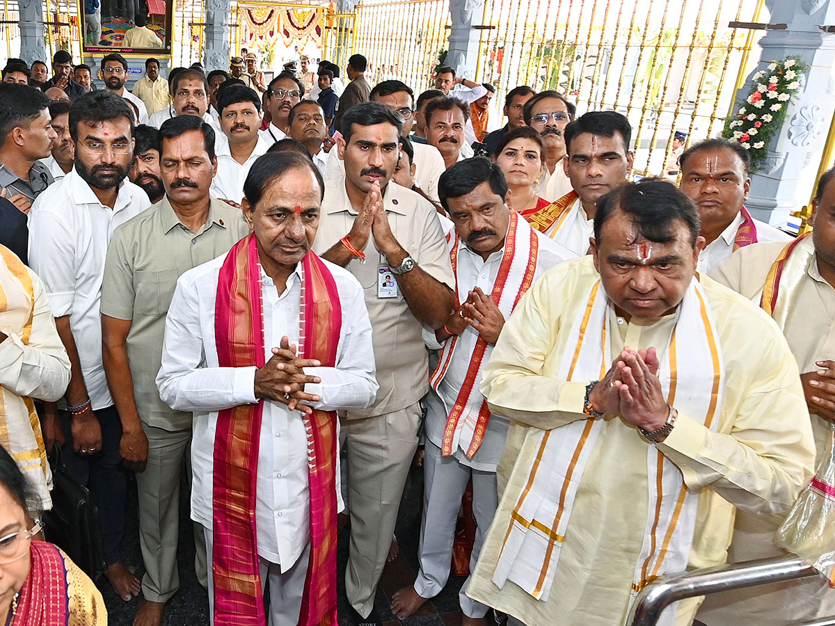 KCR_20Visits_20Venkateshwara_20Swamy_20Temple_20in_20Kamareddy-19.jpg 19