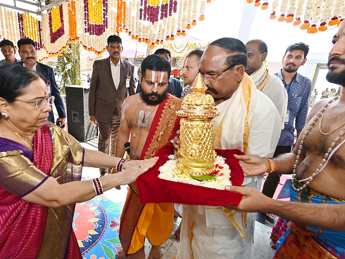 KCR_20Visits_20Venkateshwara_20Swamy_20Temple_20in_20Kamareddy-21.jpg 21