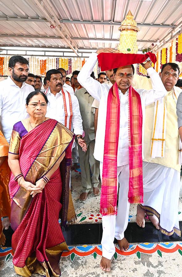 KCR_20Visits_20Venkateshwara_20Swamy_20Temple_20in_20Kamareddy-23.jpg 23