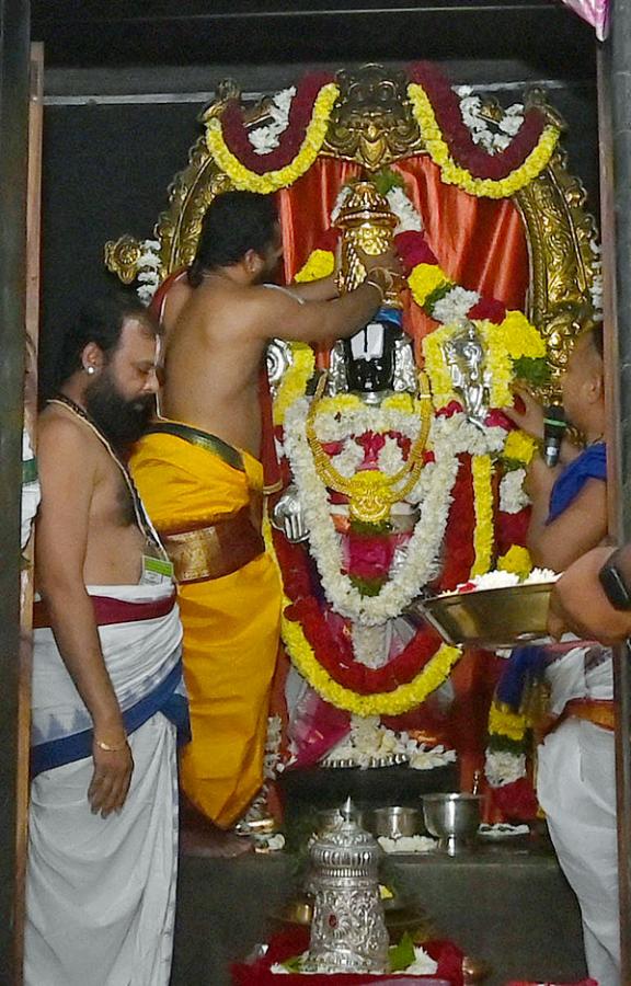 KCR_20Visits_20Venkateshwara_20Swamy_20Temple_20in_20Kamareddy-26.jpg 26