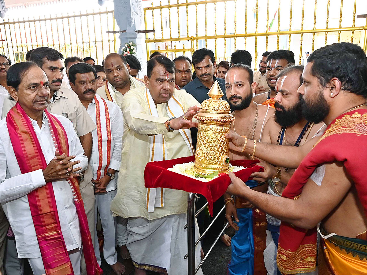 KCR_20Visits_20Venkateshwara_20Swamy_20Temple_20in_20Kamareddy-3.jpg 3