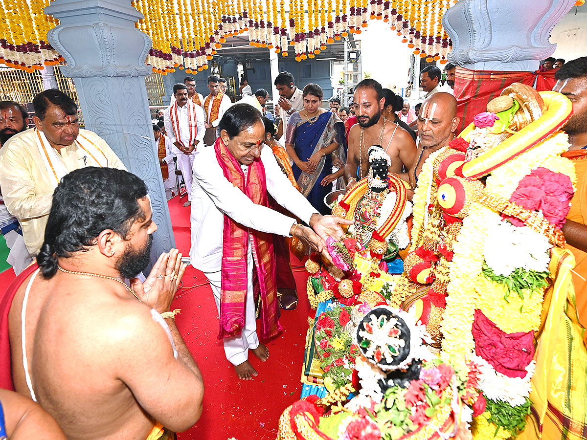 KCR_20Visits_20Venkateshwara_20Swamy_20Temple_20in_20Kamareddy-4.jpg 4