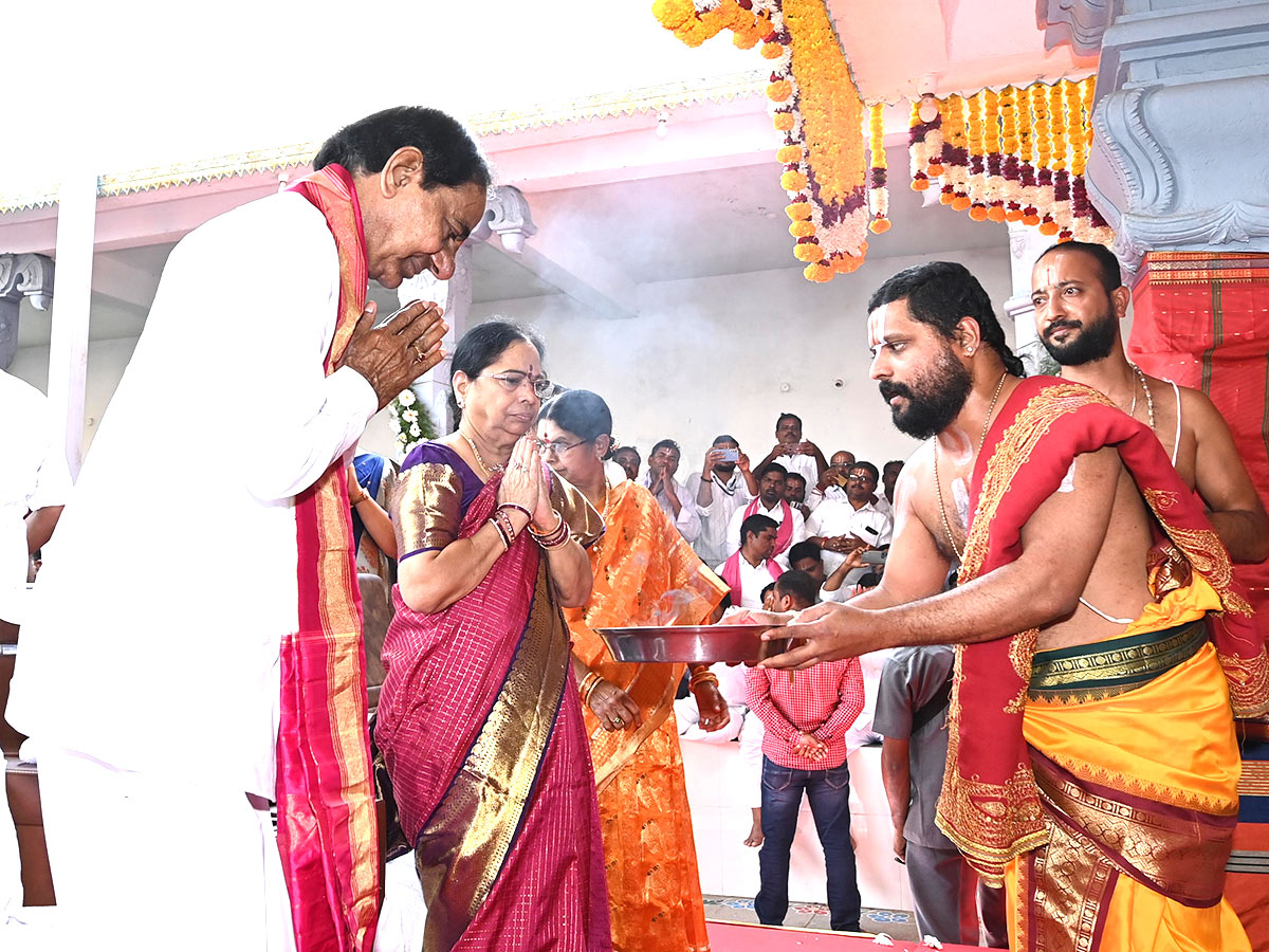 KCR_20Visits_20Venkateshwara_20Swamy_20Temple_20in_20Kamareddy-5.jpg 5