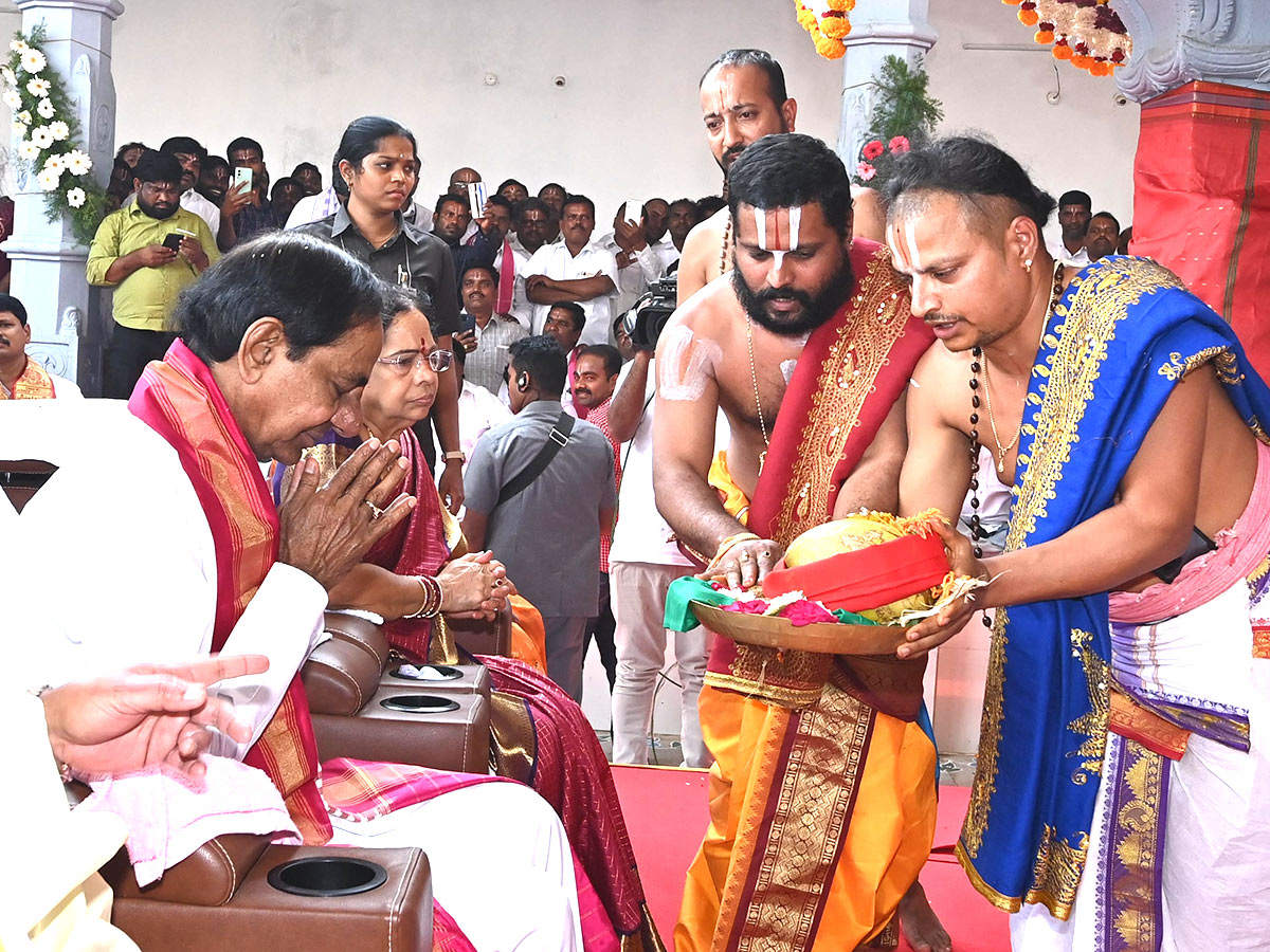 KCR_20Visits_20Venkateshwara_20Swamy_20Temple_20in_20Kamareddy-7.jpg 7