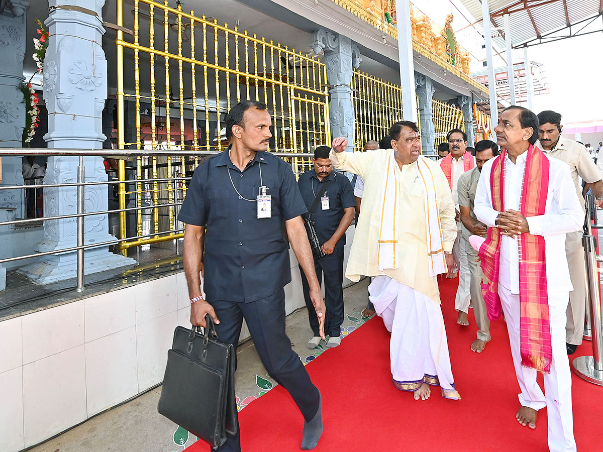 KCR_20Visits_20Venkateshwara_20Swamy_20Temple_20in_20Kamareddy-8.jpg 8