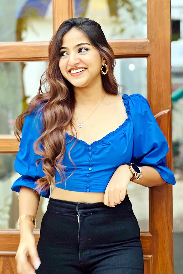 Pranavi-Manukonda-11.jpg 13