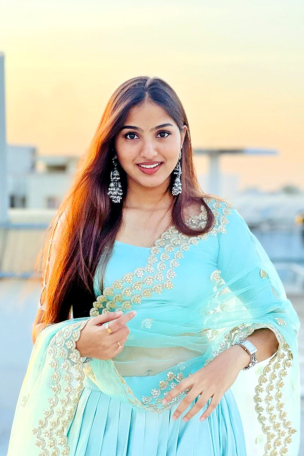 Pranavi-Manukonda-15.jpg 17