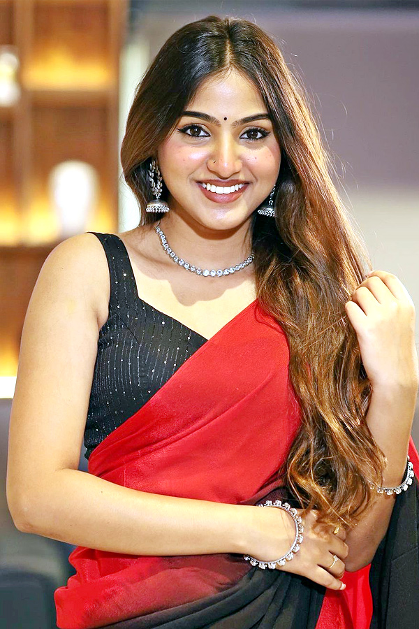 Pranavi-Manukonda-2.jpg 4