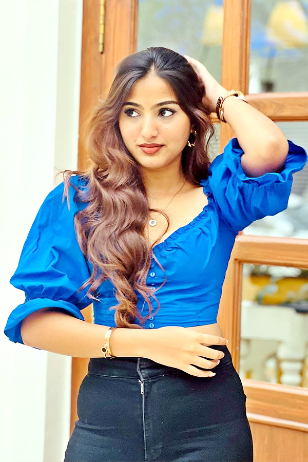 Pranavi-Manukonda-7.jpg 9