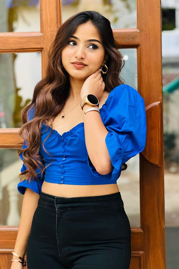 Pranavi-Manukonda-9.jpg 11