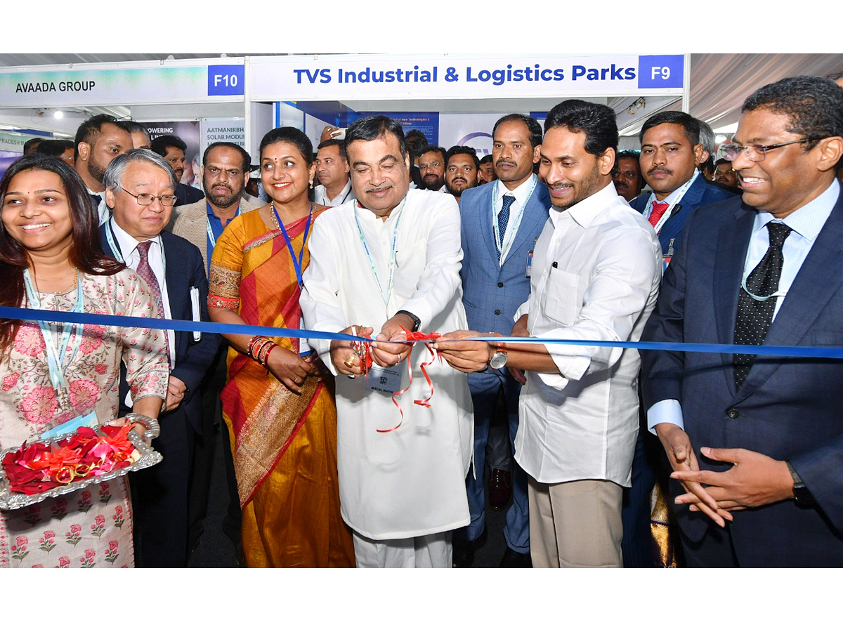 CM_20Jagan_20and_20Union_20Minister_20Gadkari_20inaugurated_20the_20industrial_20exhibition_20Photos_14.jpg 18