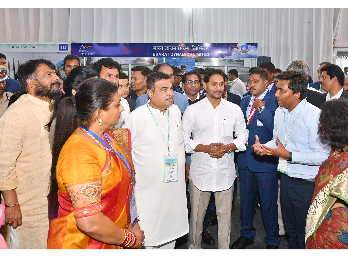 CM_20Jagan_20and_20Union_20Minister_20Gadkari_20inaugurated_20the_20industrial_20exhibition_20Photos_4.jpg 8