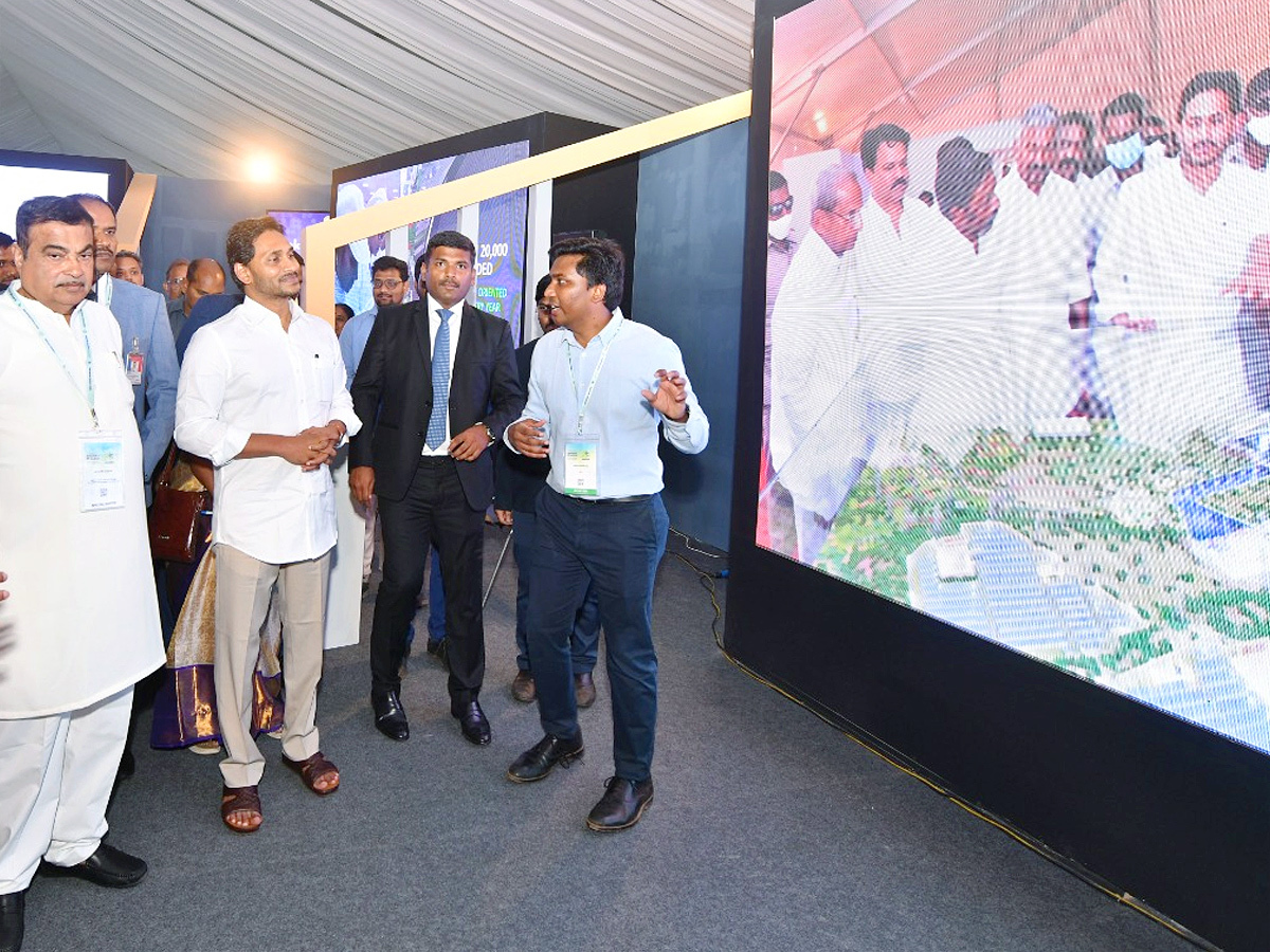 CM_20Jagan_20and_20Union_20Minister_20Gadkari_20inaugurated_20the_20industrial_20exhibition_20Photos_7.jpg 11