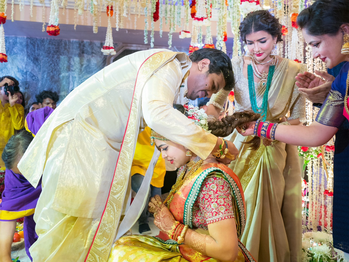 Manchu_20Manoj_20and_20Mounika_20Reddy_20wedding_20Photos_11.jpg 10
