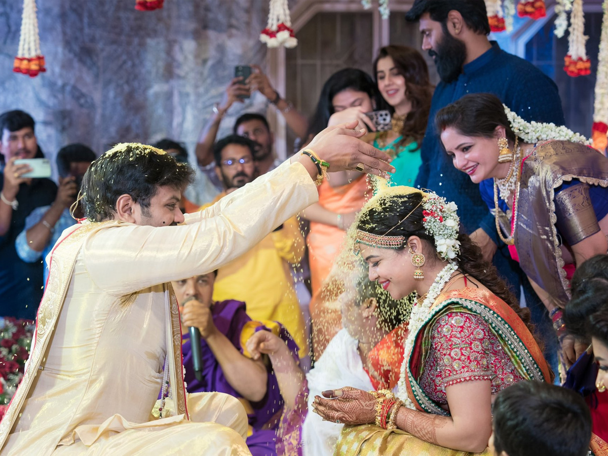 Manchu_20Manoj_20and_20Mounika_20Reddy_20wedding_20Photos_12.jpg 11