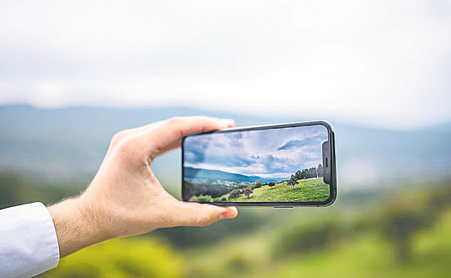 PHONE-CAMERA.jpg