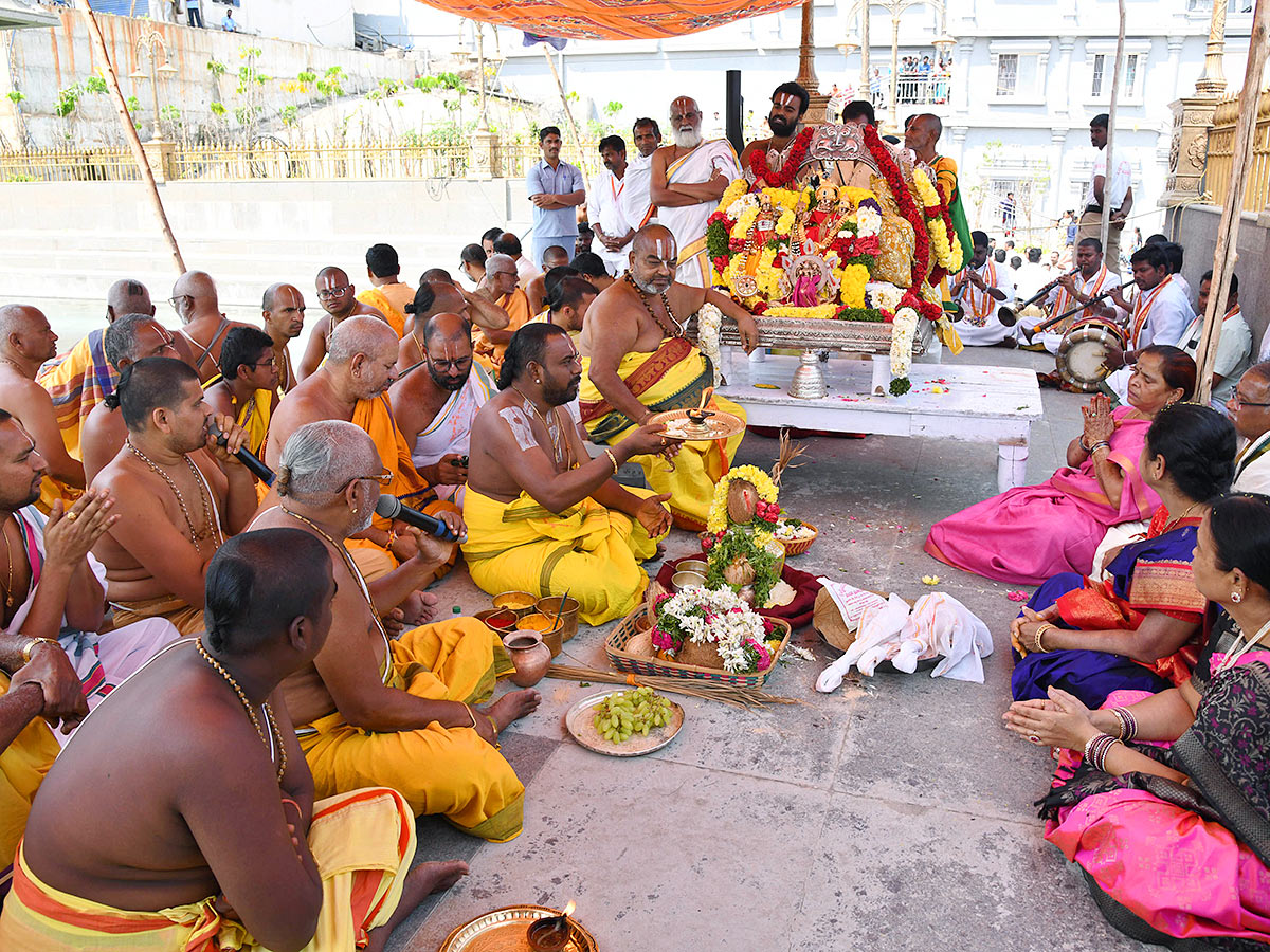Yadagirigutta_20Narasimha_20Temple_20Brahmotsavams_202023-26.jpg 22