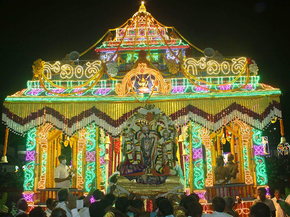 Srivari_20Salakatla_20Theppanotsavam_20in_20Tirumala-12.jpg 12