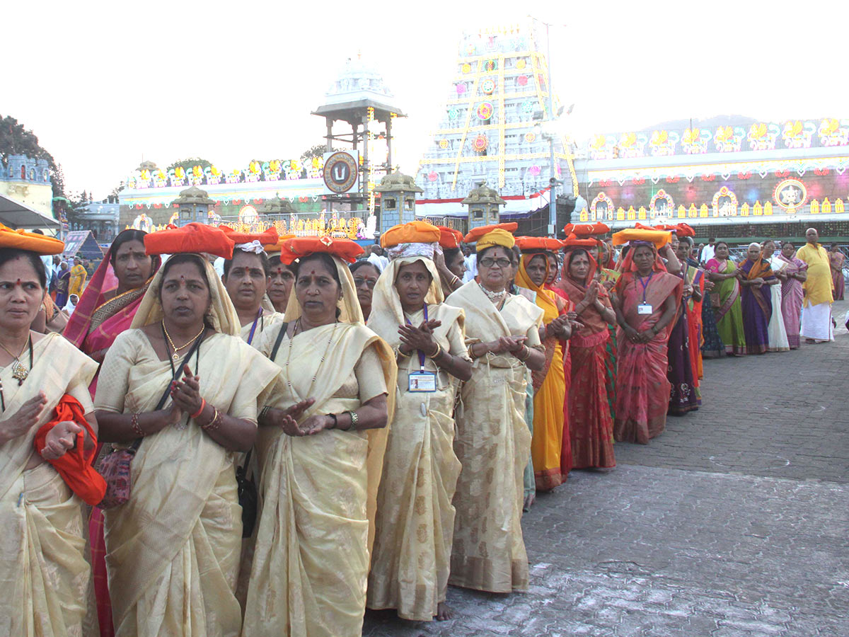 Srivari_20Salakatla_20Theppanotsavam_20in_20Tirumala-5.jpg 5
