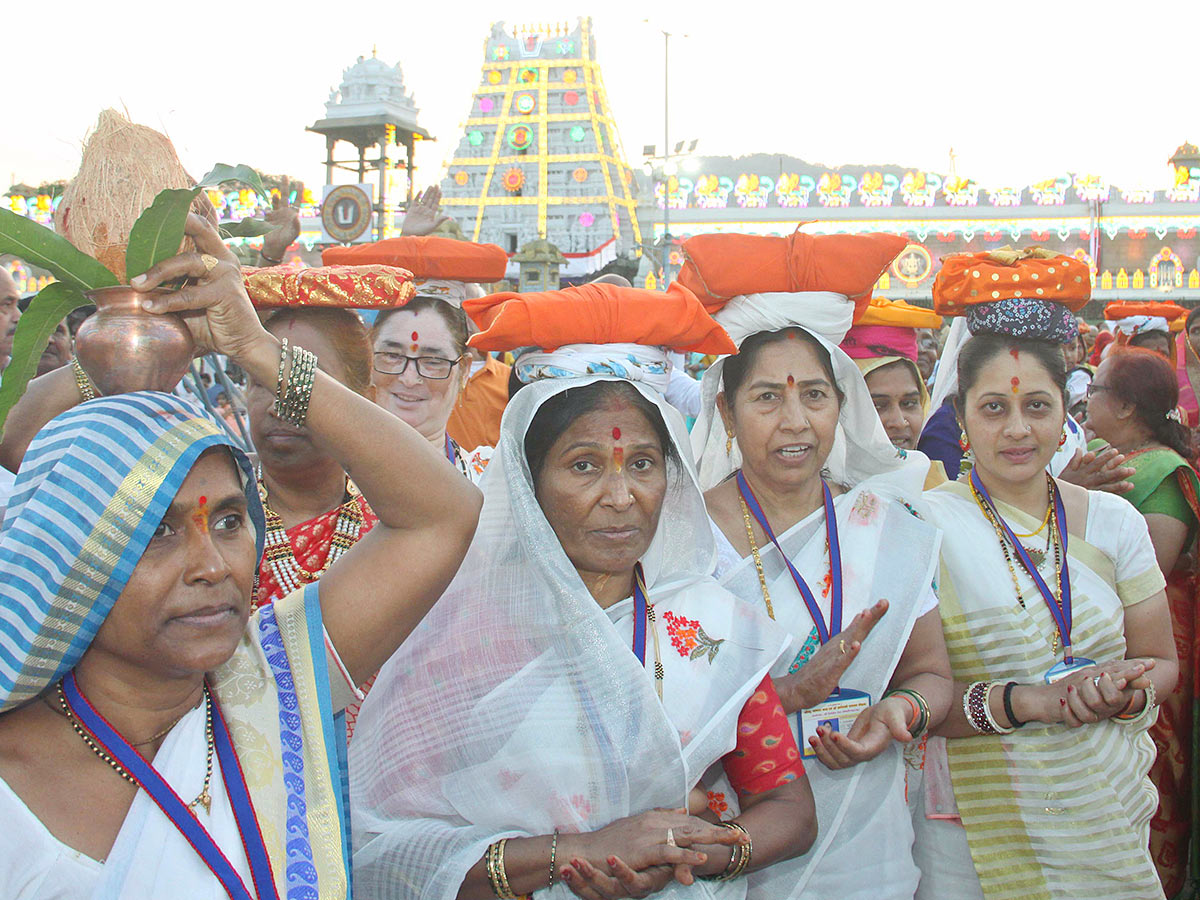 Srivari_20Salakatla_20Theppanotsavam_20in_20Tirumala-6.jpg 6