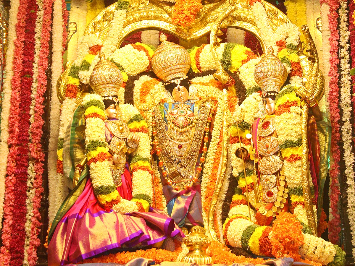 Srivari_20Salakatla_20Theppanotsavam_20in_20Tirumala-7.jpg 7