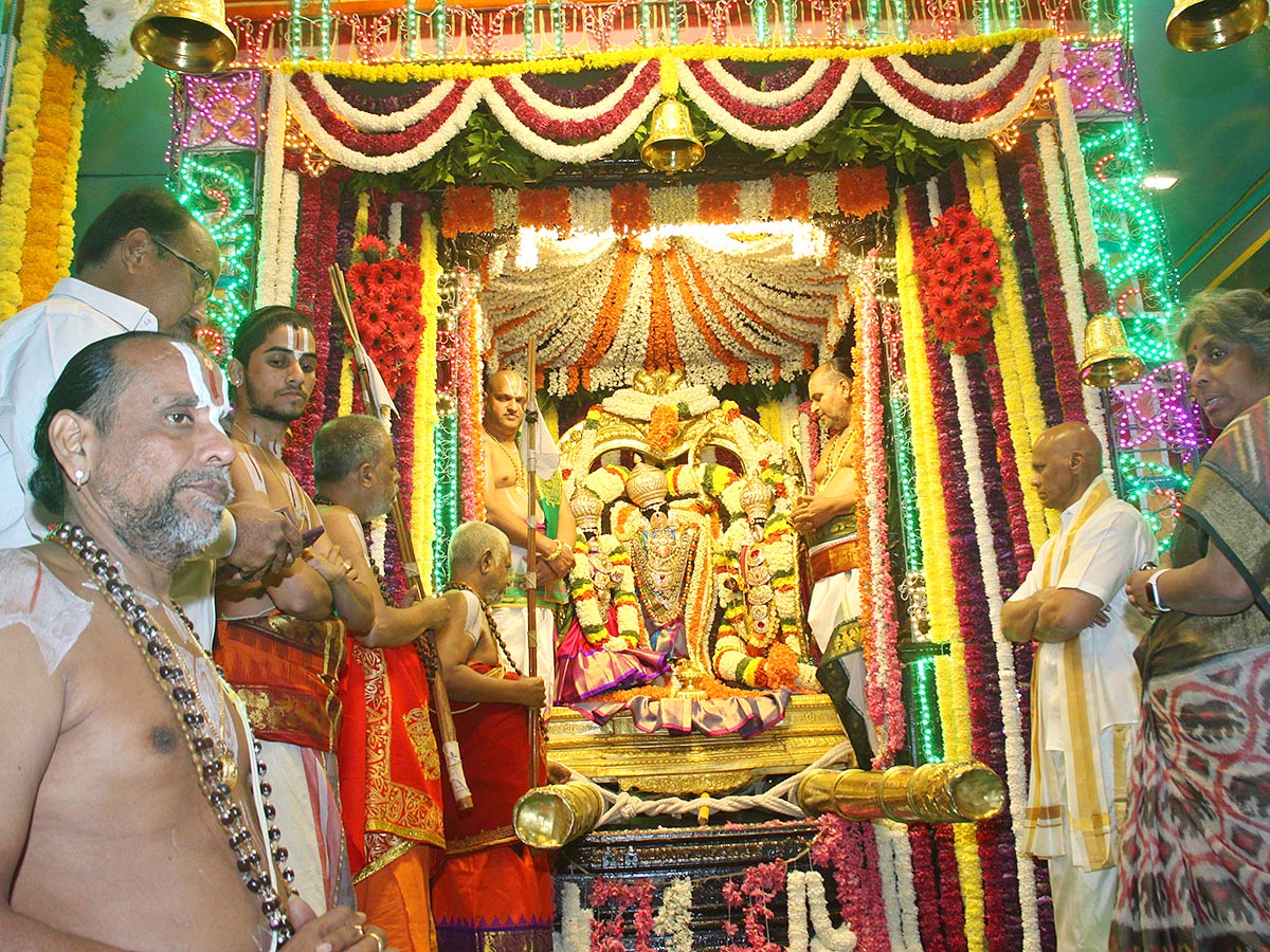 Srivari_20Salakatla_20Theppanotsavam_20in_20Tirumala-8.jpg 8
