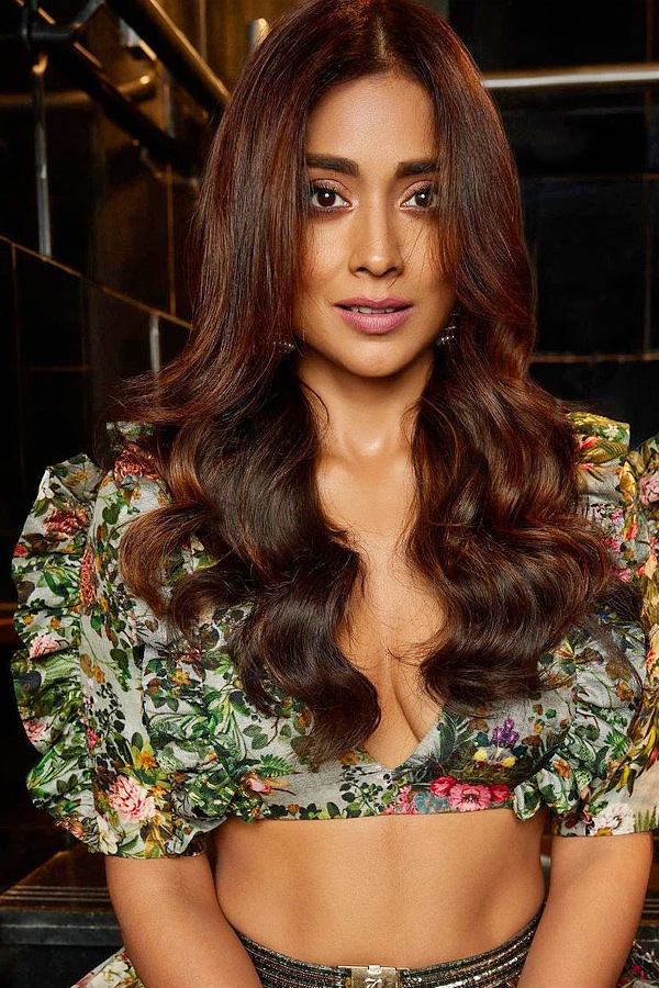shriya5.jpg 18