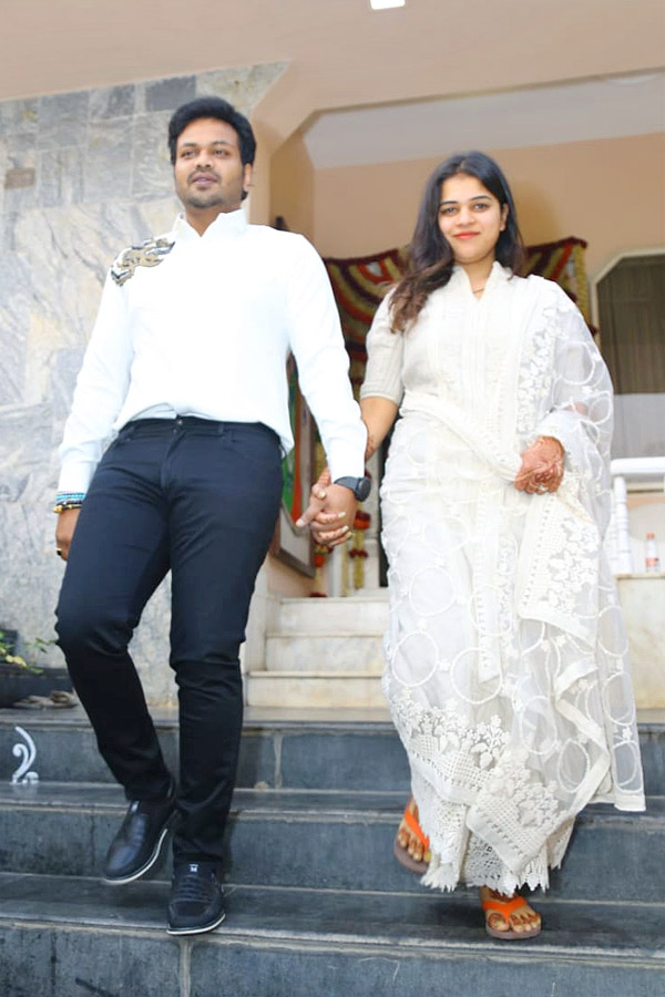 Manchu_20Manoj_20at_20Attars_20house_20after_20marriage_20Photos_2.jpg 5
