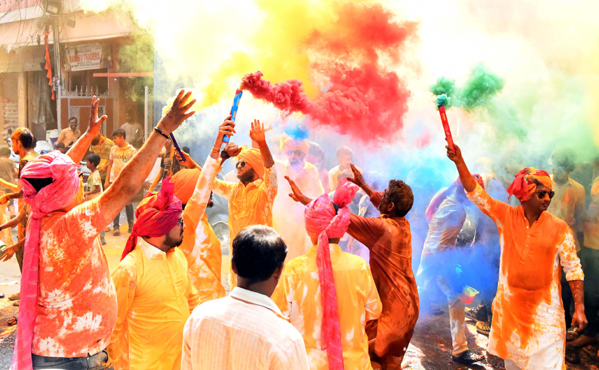 BEGAM-BAZAR-HOLI-_282_29.jpg 2