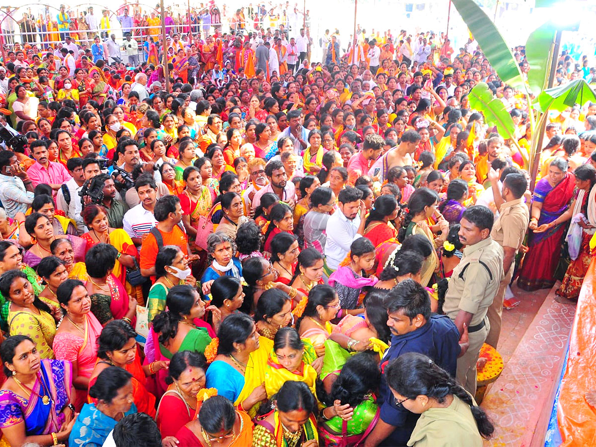 Vasanthotsavam_20at_20Bhadradri_20temple_20Photos-11.jpg 11